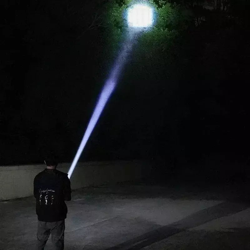 Lanterna Smiling Shark Recarregável Longo Alcance Portátil luz forte foco e variável com holofote luzes laterais